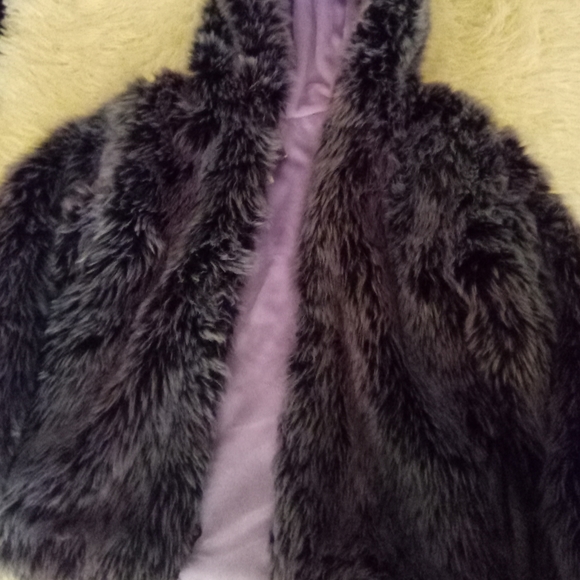 Girls Faux Fur Jacket sz 5 - Picture 2 of 6